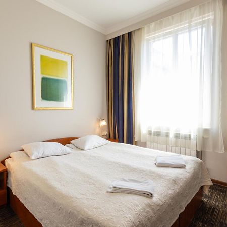 Noclegi Stadion Bed & Breakfast Warschau Exterior foto