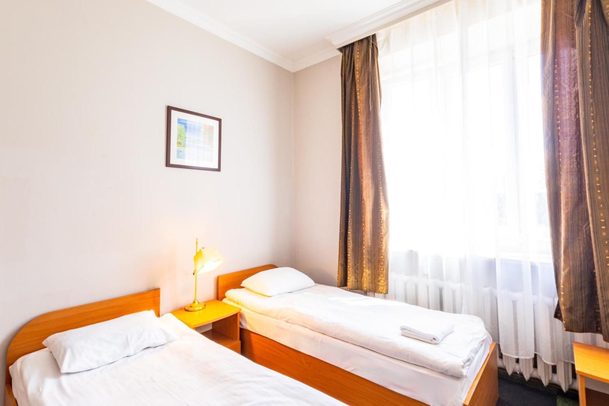 Noclegi Stadion Bed & Breakfast Warschau Exterior foto
