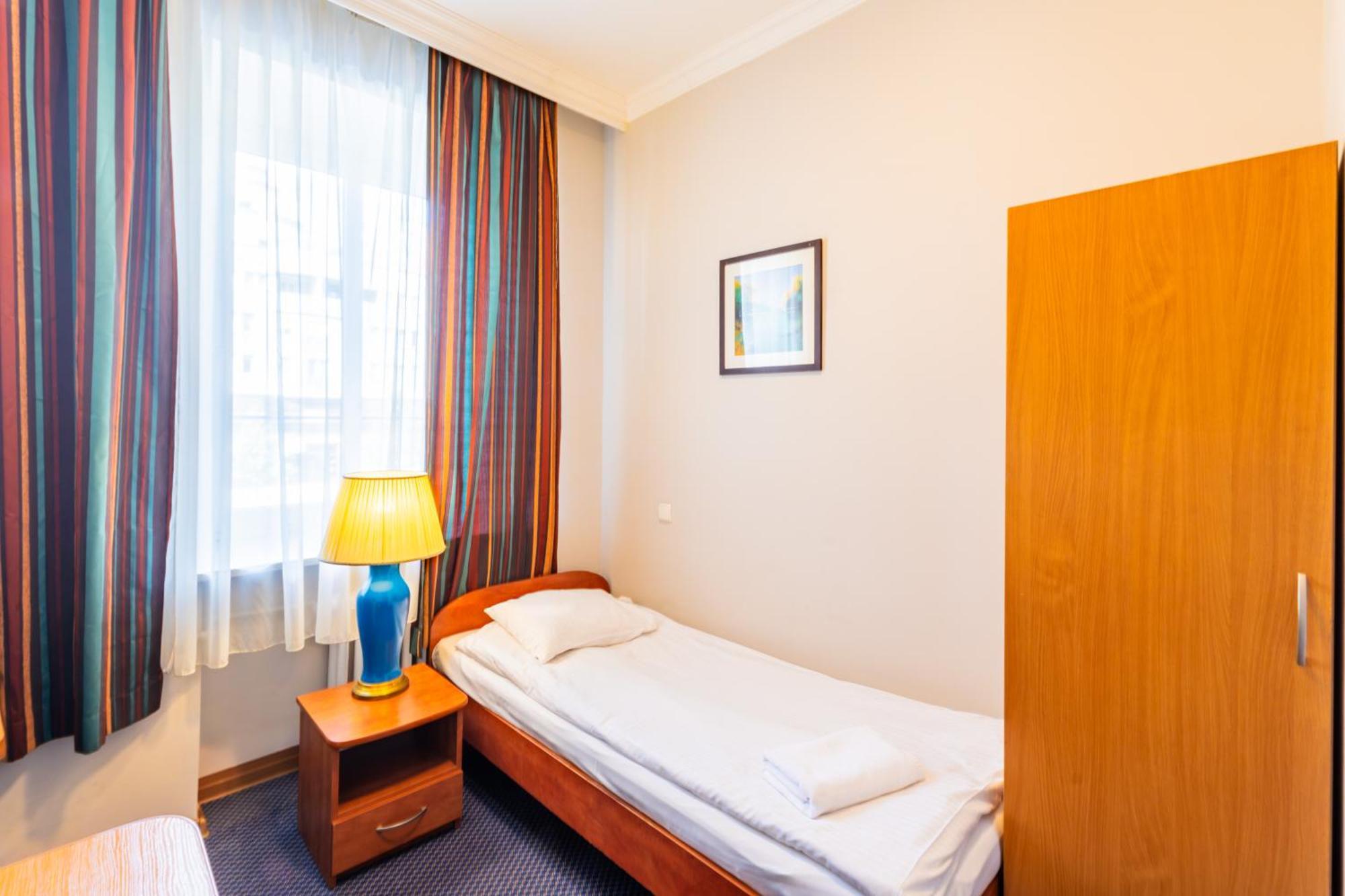 Noclegi Stadion Bed & Breakfast Warschau Exterior foto