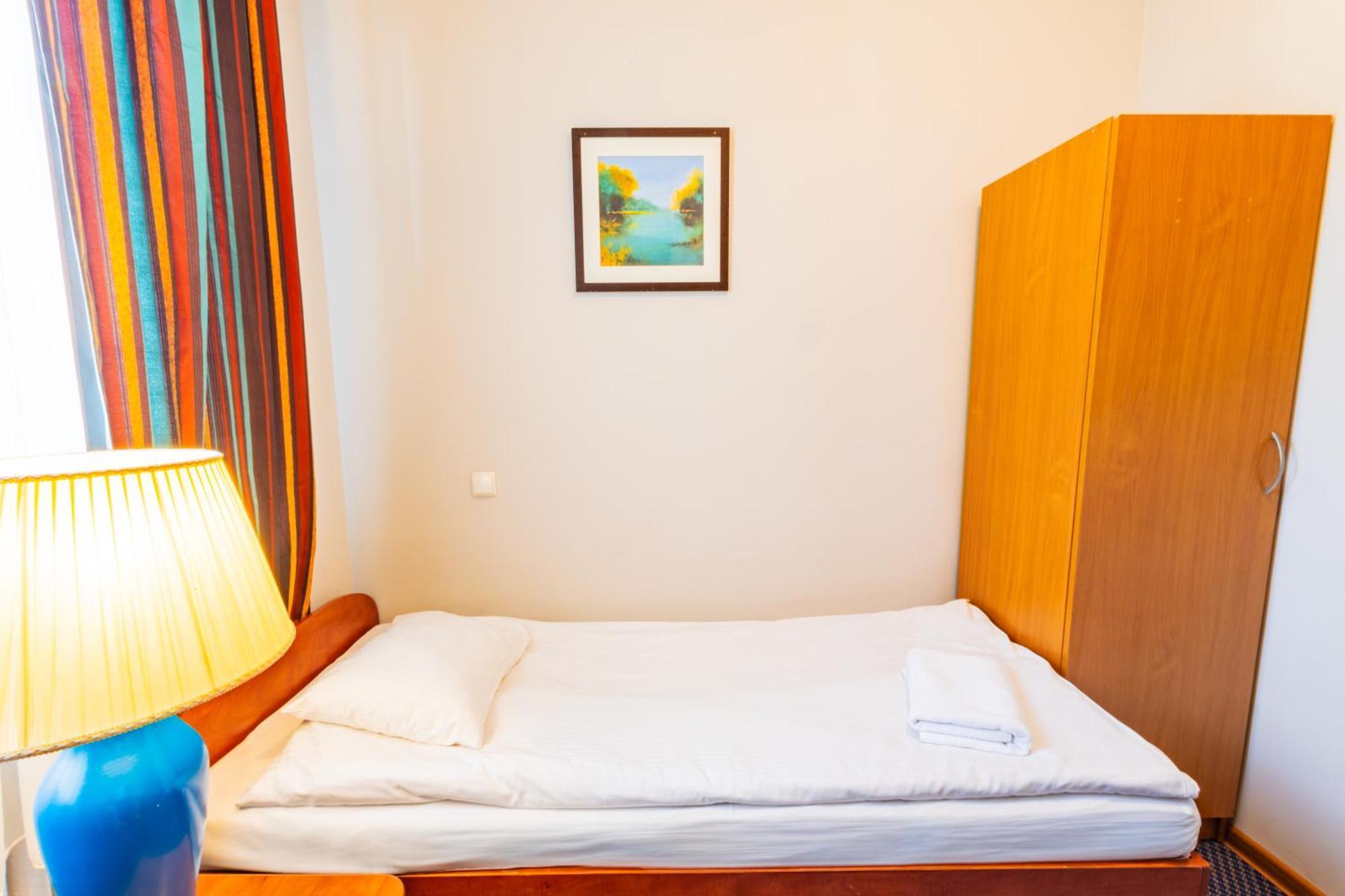 Noclegi Stadion Bed & Breakfast Warschau Exterior foto